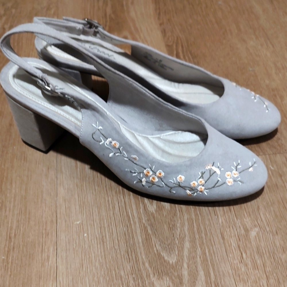 Easy street dainty light grey Sling-back Balletcore Feminine Floral Shoe